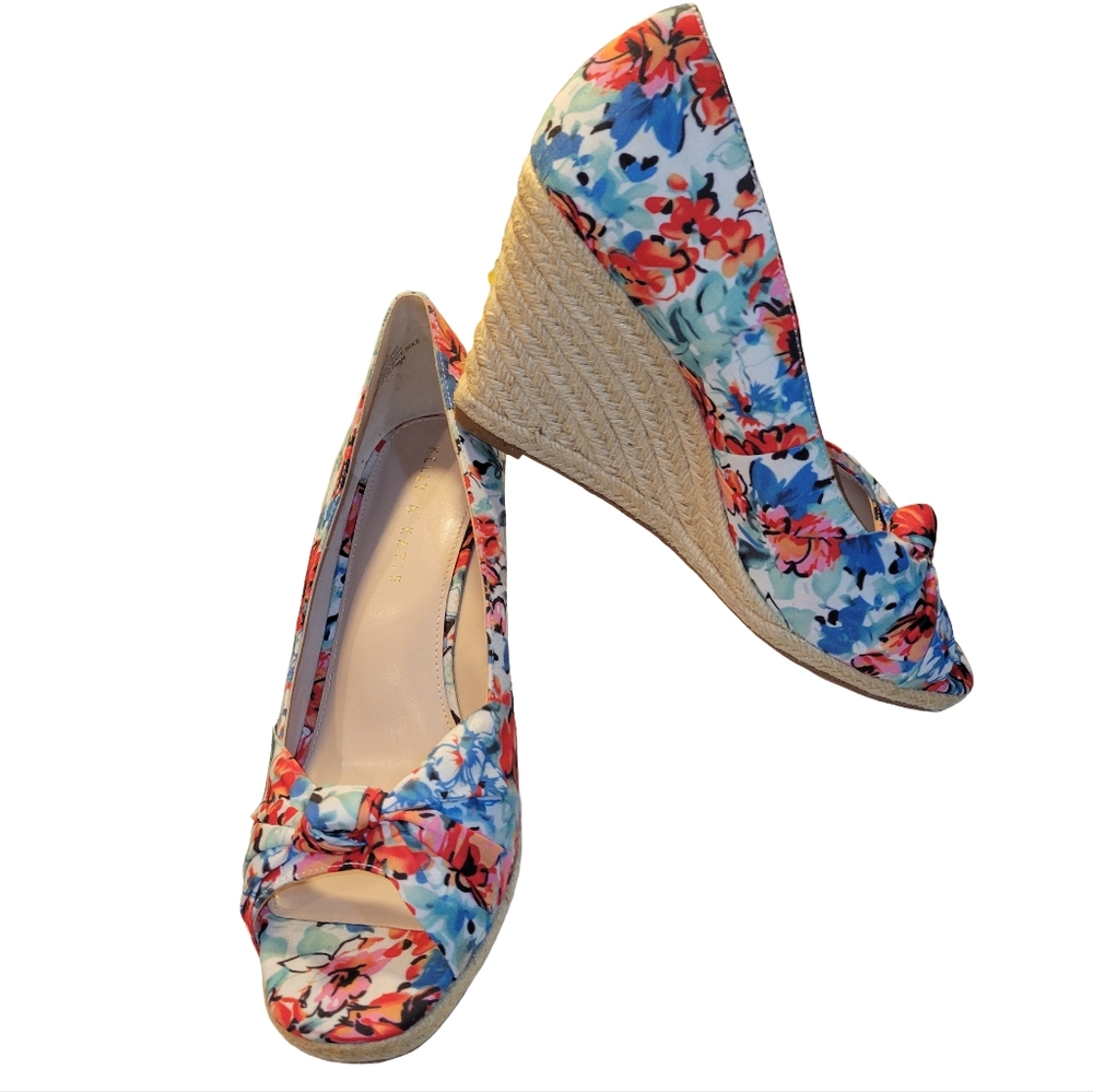 Kelly & Katie Ivala Floral Wedge Espadrille Sandal Red Blue Peep Toe Size 10